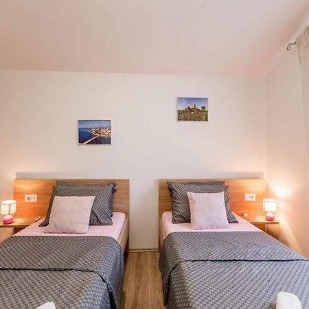 Holiday Home Aria นิน ภายนอก รูปภาพ