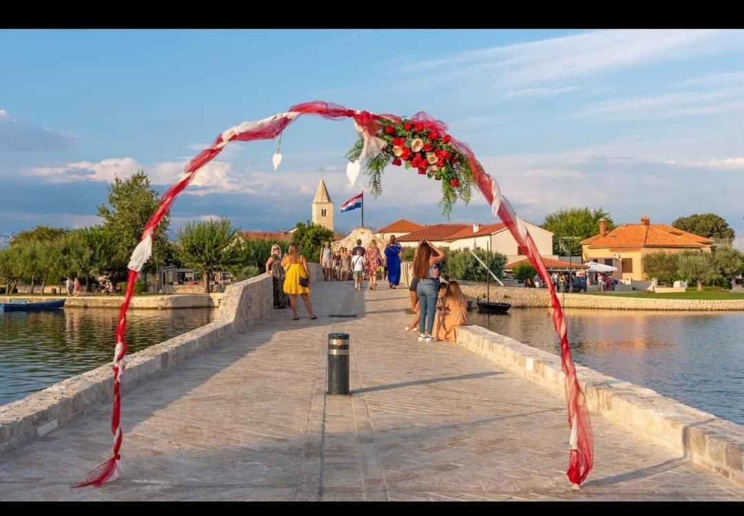 Holiday Home Aria นิน ภายนอก รูปภาพ