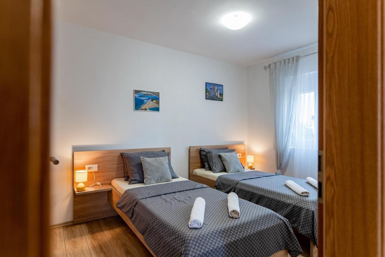Holiday Home Aria นิน ภายนอก รูปภาพ